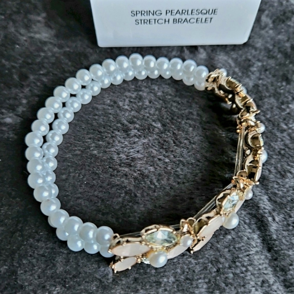 Spring Pearlesque Stretch Bracelet - Picture 5 of 5
